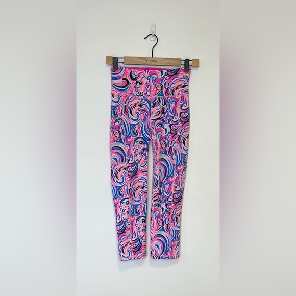 Lilly Pulitzer Weekender High Rise Crop Luxletic Raz Berry Flamingoals , sz : XS - Picture 1 of 8